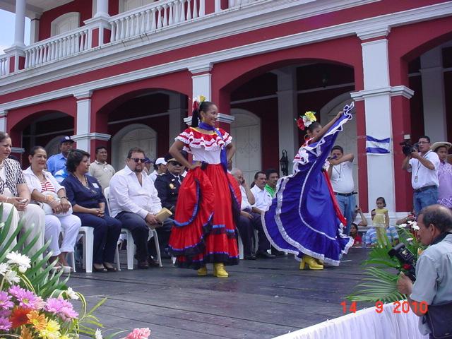 Acto cultural en honor a la Patria.